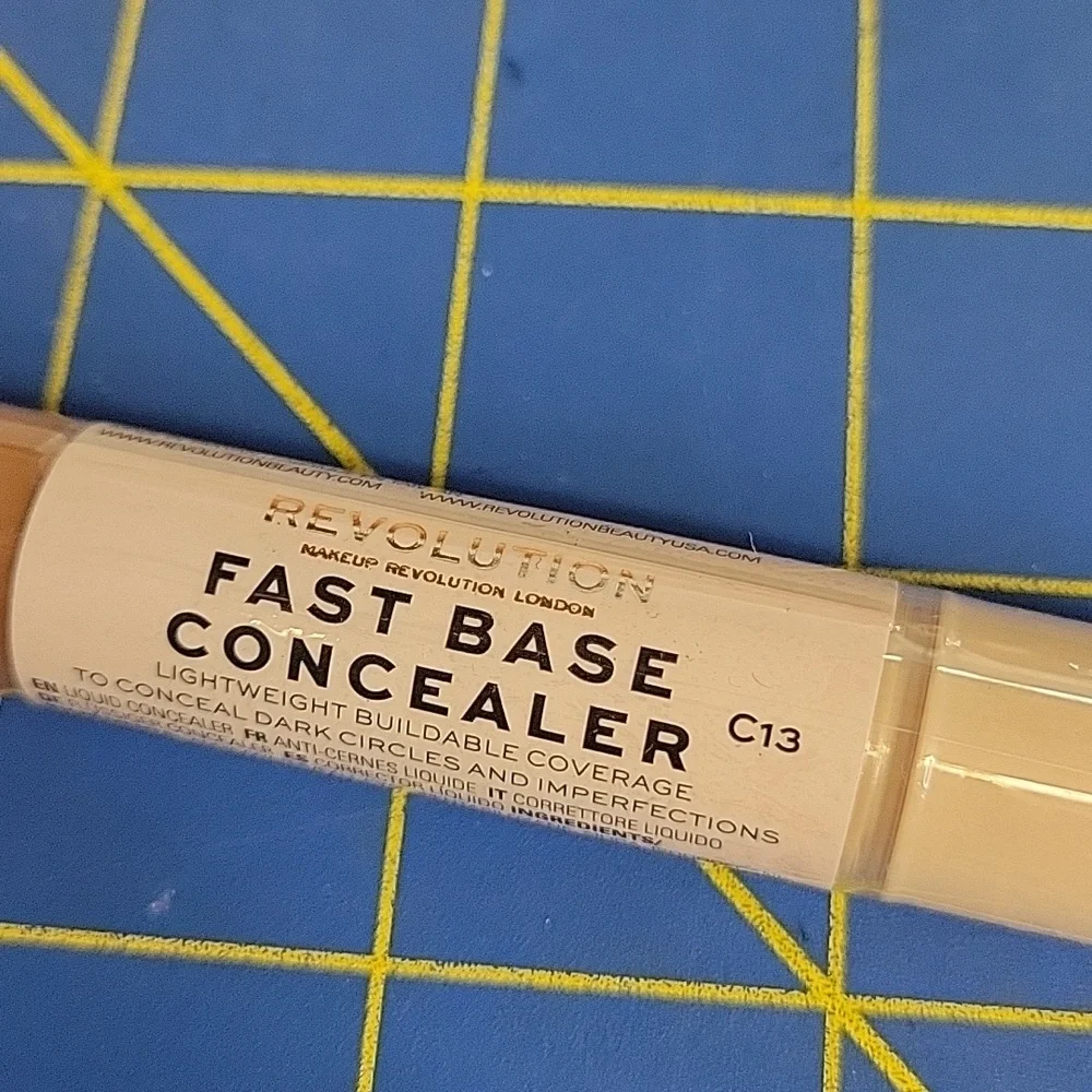 Revolution Fast Base Concealer for Flawless Coverage C13 New 4.5ml